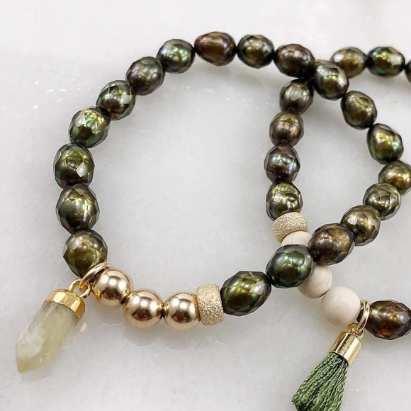 Natural Pearl Stretch Bracelet w/ 14K Gold filled Spacers and Quartz Charm - Picture 9 of 9